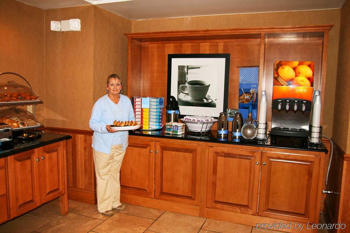 Hampton Inn & Suites Фремонт Ресторан фото